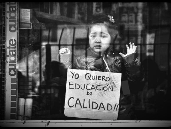 El vínculo educación-trabajo: la(s) juventud(es) frente a la incertidumbre del siglo XXI El vínculo educación-trabajo: la(s) juventud(es) frente a la incertidumbre del siglo XXI